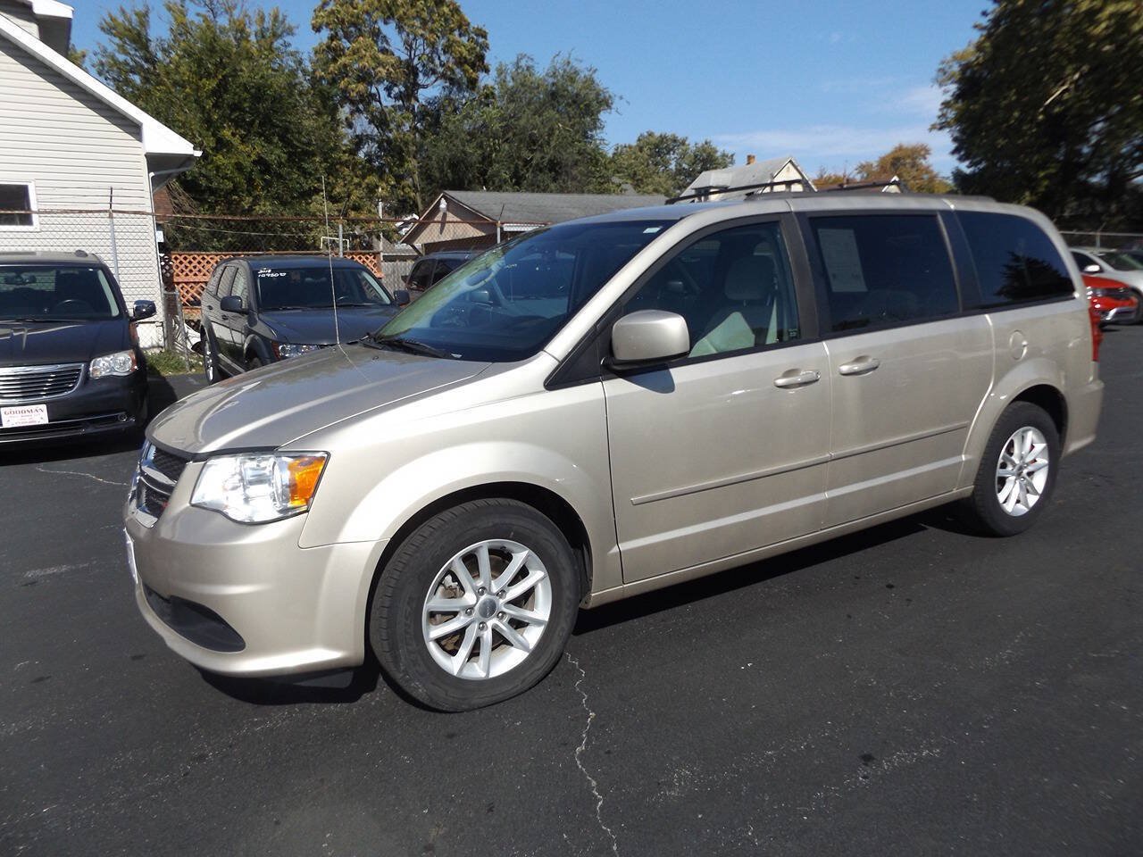 Used 2015 Dodge Grand Caravan SXT FWD image 1
