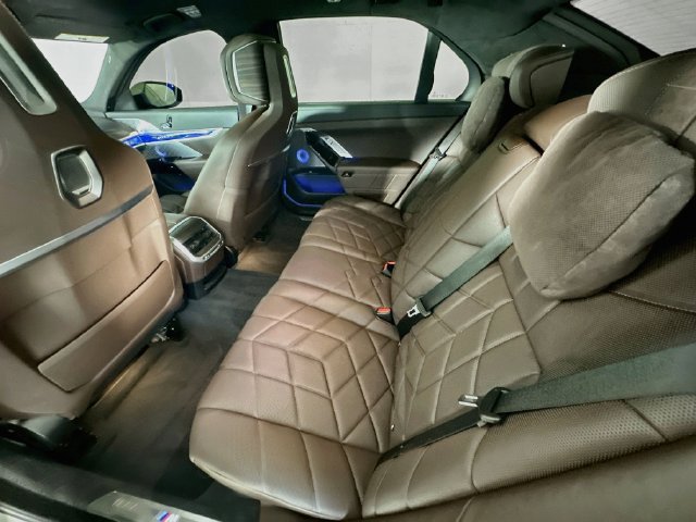 Used 2024 BMW 760i xDrive w/ Executive Package AWD/4WD image 24