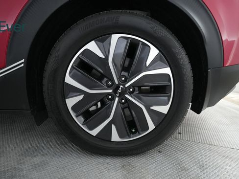 Used 2024 Kia EV6 Light RWD image 9