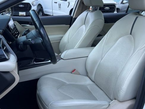 Used 2021 Toyota Camry XLE w/ Navigation Package image 19
