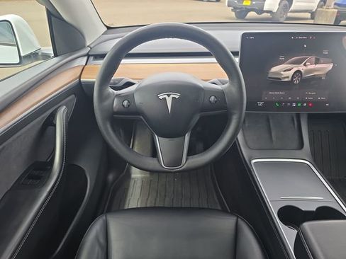 Used 2023 Tesla Model Y Long Range AWD/4WD image 17