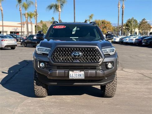 Used 2022 Toyota Tacoma Limited image 2
