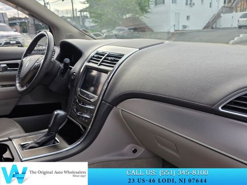 Used 2011 Lincoln MKX 2WD image 18