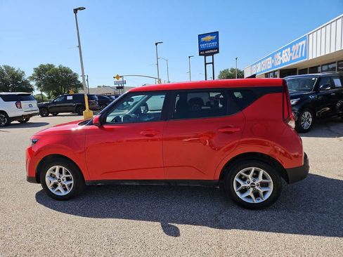 Used 2024 Kia Soul LX w/ Option Group 015 FWD image 5