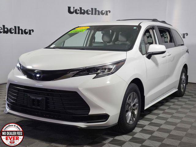 Certified 2023 Toyota Sienna LE FWD image 3