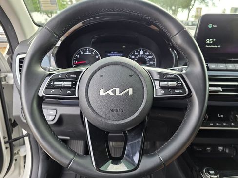 Used 2022 Kia Seltos S FWD image 23