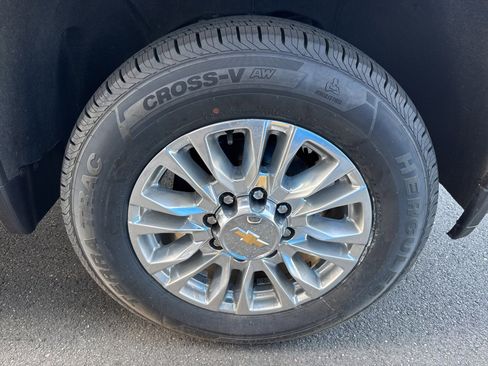 Used 2022 Chevrolet Silverado 3500 High Country w/ Z71 Off-Road Package image 12