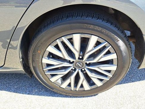 Used 2024 Nissan Altima 2.5 SV FWD image 31