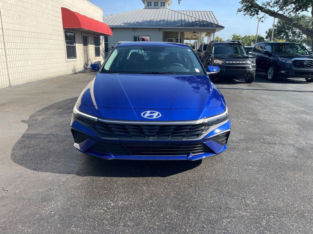 Used 2025 Hyundai Elantra SE FWD image 8