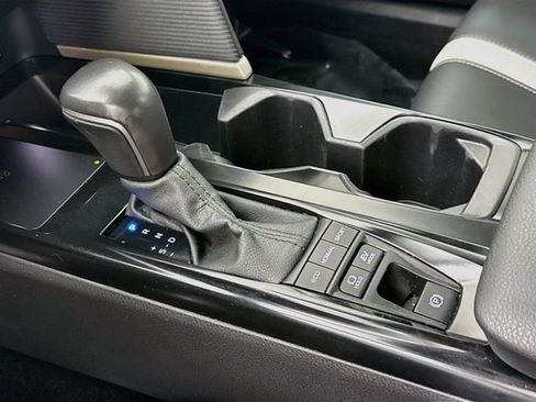 Used 2025 Toyota Camry SE w/ Convenience Package FWD image 16