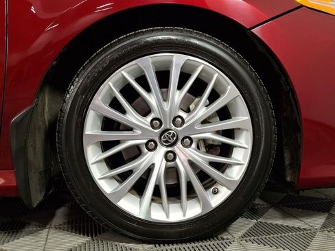 Used 2018 Toyota Camry XLE image 11