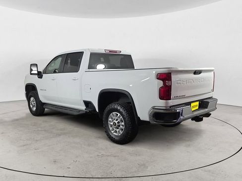 Used 2022 Chevrolet Silverado 2500 LT w/ Convenience Package AWD/4WD image 3