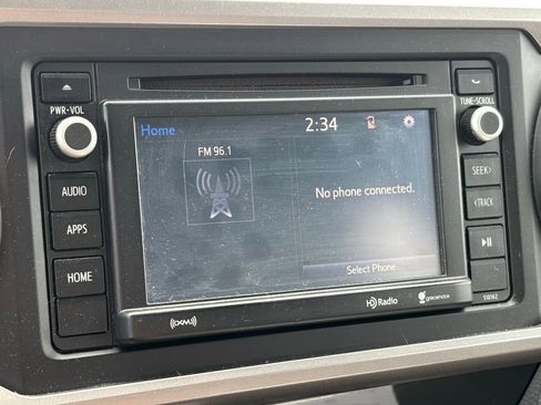 Used 2016 Toyota Tacoma SR5 w/ SR5 Appearance Package (SN) image 9