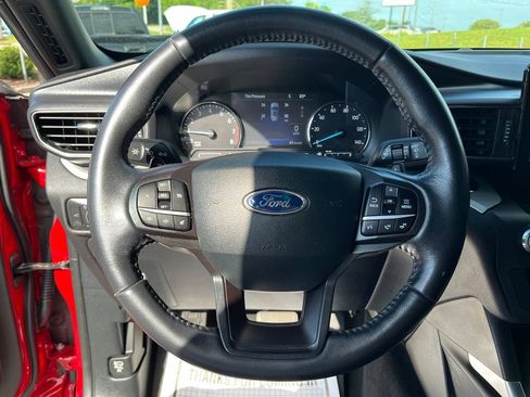 Used 2020 Ford Explorer XLT w/ Equipment Group 202A AWD/4WD image 17