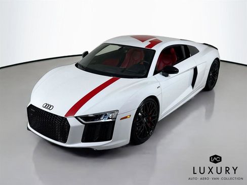 Used 2018 Audi R8 V10 w/ Premium Package image 2