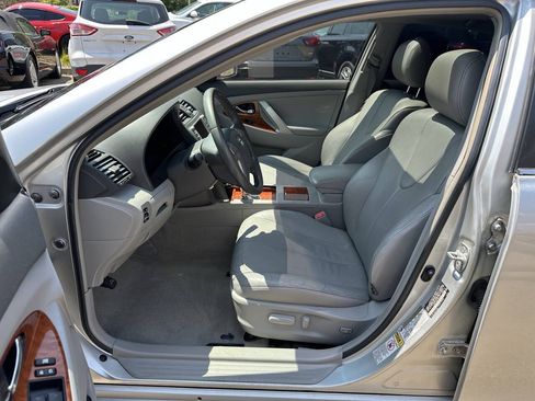 Used 2010 Toyota Camry LE FWD image 21