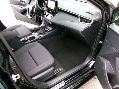 Used 2024 Toyota Corolla LE image 9