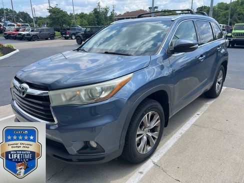 Used 2015 Toyota Highlander XLE AWD/4WD image 1