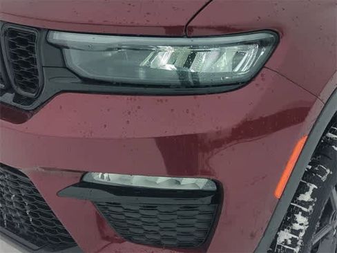 New 2025 Jeep Grand Cherokee Limited image 11