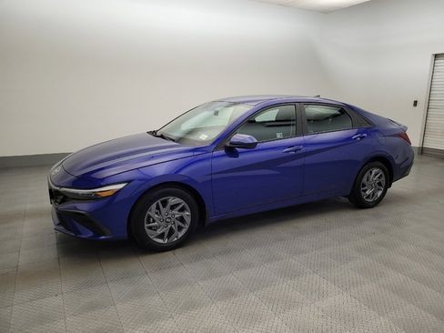Used 2024 Hyundai Elantra SEL FWD image 2