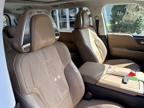 Certified 2025 INFINITI QX80 Sensory image 14