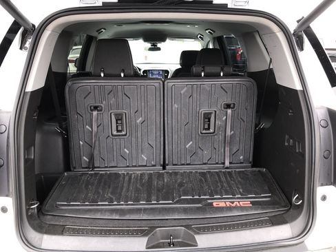 Used 2023 GMC Acadia SLE w/ Driver Convenience Package image 9