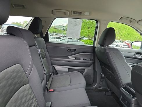 Used 2024 Nissan Pathfinder SV AWD/4WD image 34