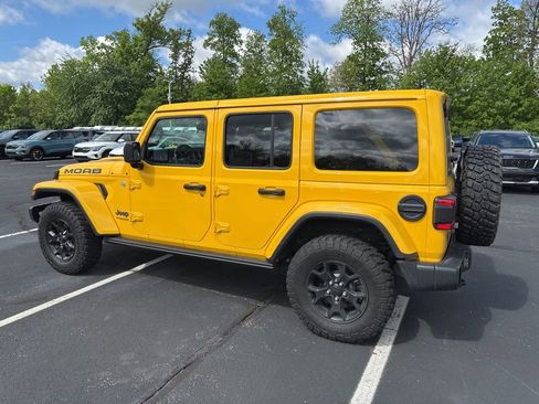 Used 2018 Jeep Wrangler Unlimited Sahara w/ Quick Order Package 24M Moab AWD/4WD image 5