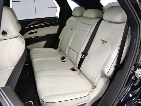 Used 2023 Bentley Bentayga AWD/4WD image 16