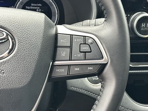 Used 2025 Toyota Highlander XSE AWD/4WD image 24