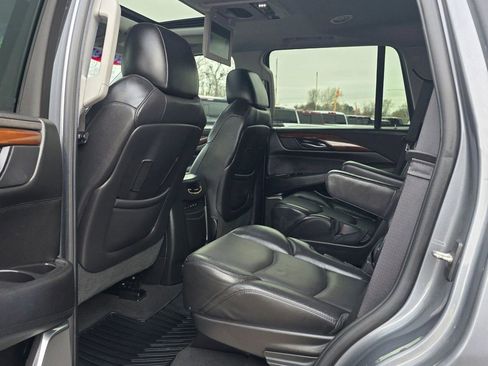Used 2019 Cadillac Escalade Premium Luxury image 10