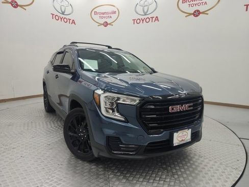 Used 2024 GMC Terrain SLE w/ Driver Convenience Package FWD image 1