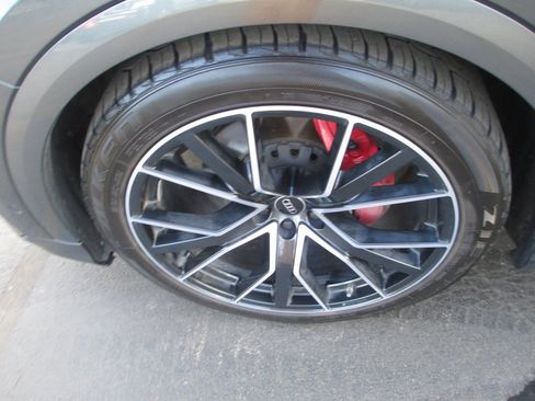 Used 2022 Audi Q8 Prestige image 12