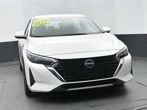 Used 2025 Nissan Sentra SV FWD image 3