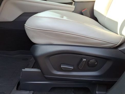 Certified 2025 Ford Explorer Active w/ Active Comfort Package AWD/4WD image 15