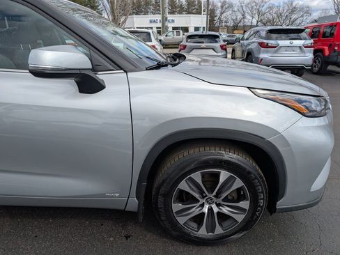 Used 2023 Toyota Highlander XLE image 11