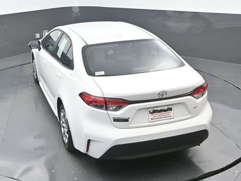 Used 2025 Toyota Corolla LE image 29