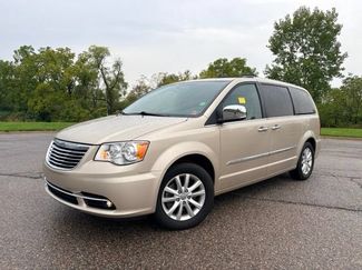 Used 2016 Chrysler Town & Country Limited Platinum w/ Trailer Tow Group FWD video 1