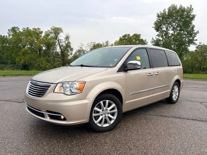 Used 2016 Chrysler Town & Country Limited Platinum w/ Trailer Tow Group