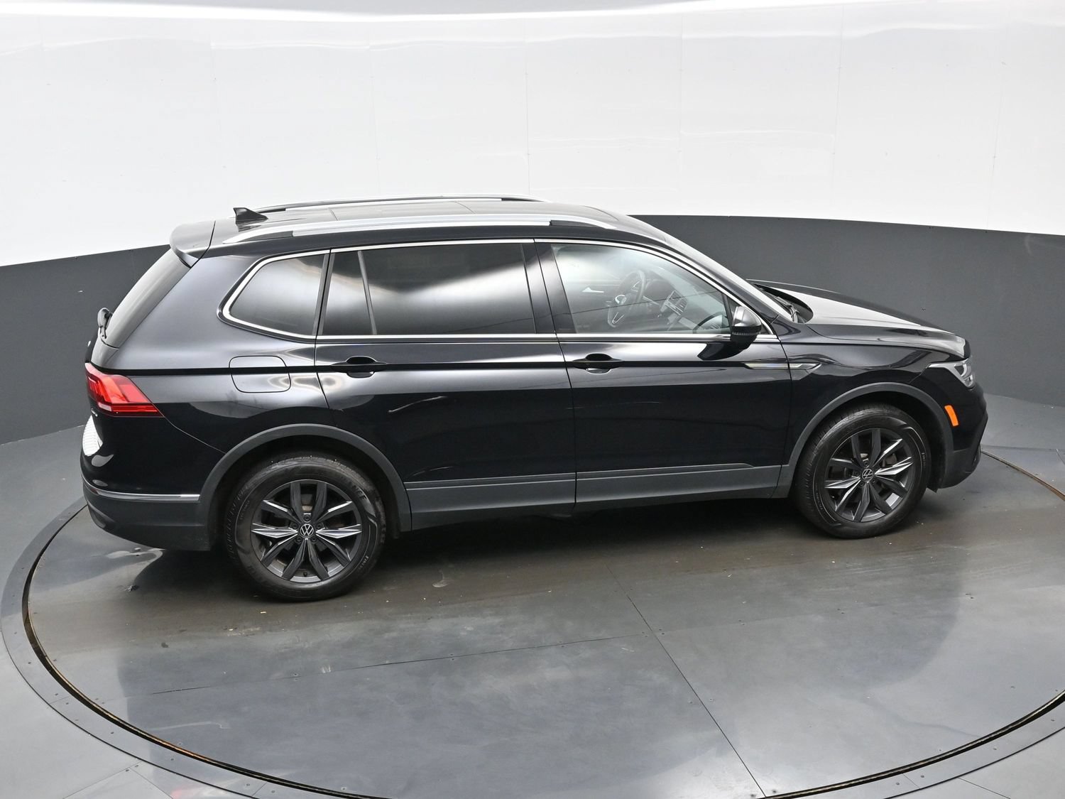 Used 2022 Volkswagen Tiguan SE AWD/4WD image 40