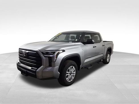 Used 2025 Toyota Tundra SR5 w/ SR5 Convenience Package AWD/4WD image 2