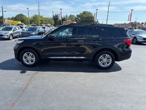 Used 2023 Ford Explorer XLT image 18