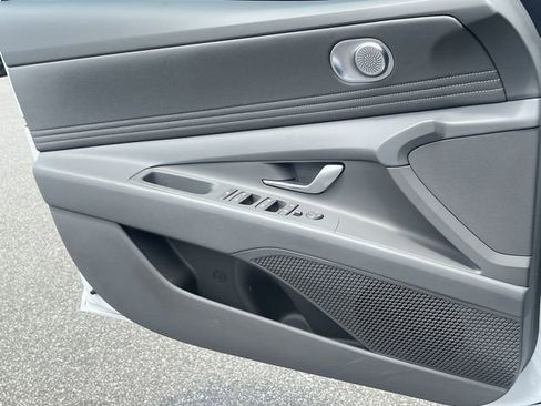 Certified 2025 Hyundai Elantra SEL FWD image 32