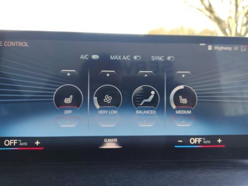 Used 2024 BMW M440i Convertible w/ Premium Package RWD image 26