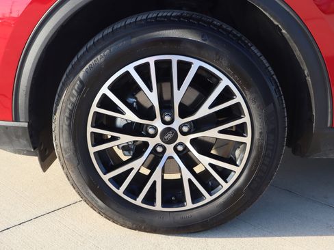 Used 2025 Ford Escape SE w/ PHEV Premium Package image 28