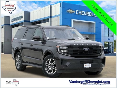 Used 2025 Ford Expedition Active AWD/4WD image 1