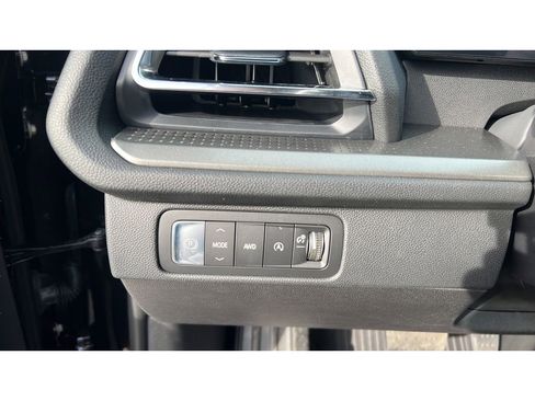 New 2026 Chevrolet Traverse LT w/ Driver Confidence Package image 15