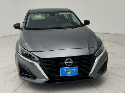 Used 2025 Nissan Altima 2.5 SV image 2