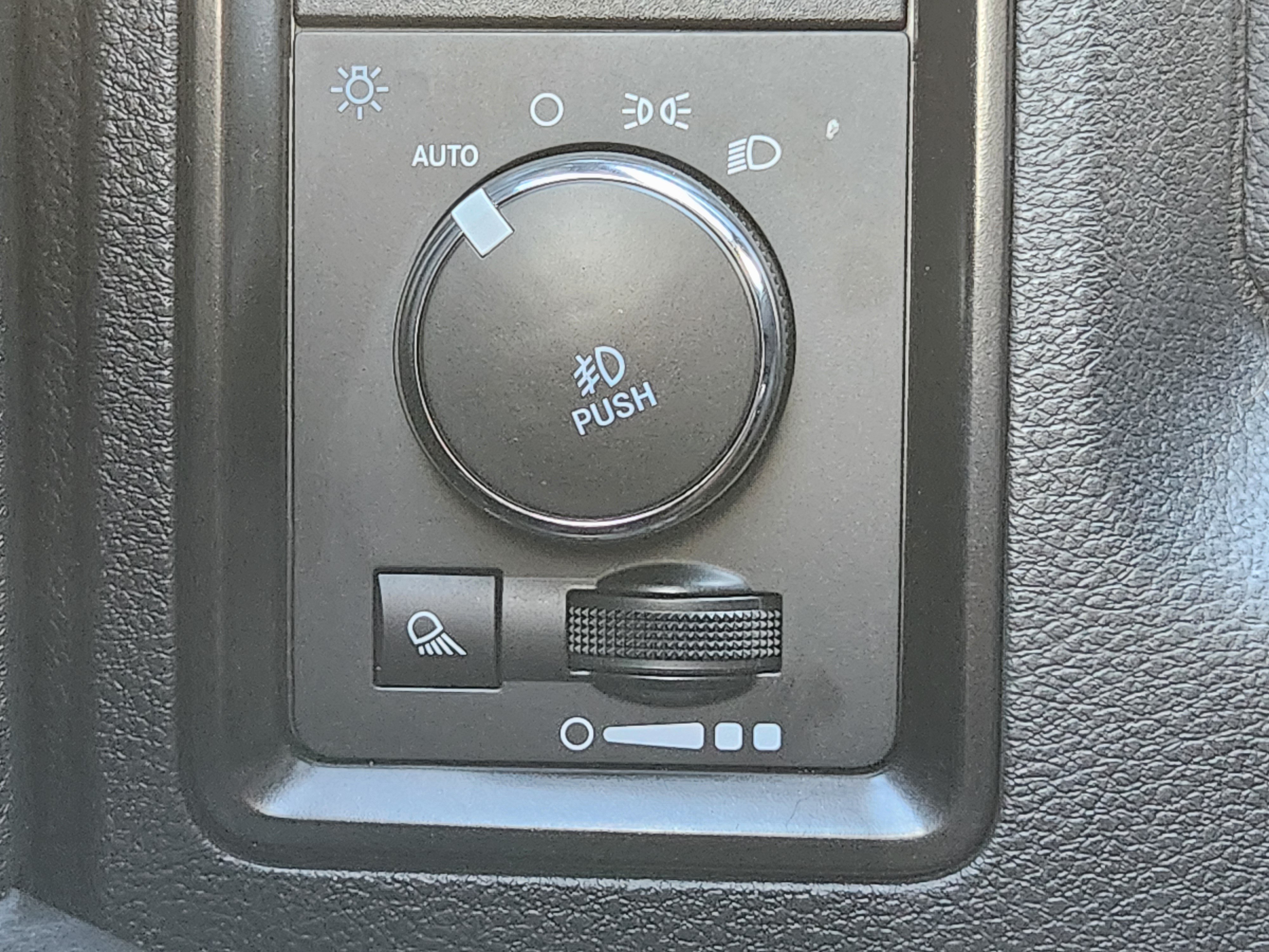 Used 2018 RAM 1500 Rebel w/ Luxury Group AWD/4WD image 16