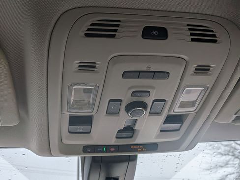 Used 2021 GMC Yukon Denali w/ Denali Premium Package image 25